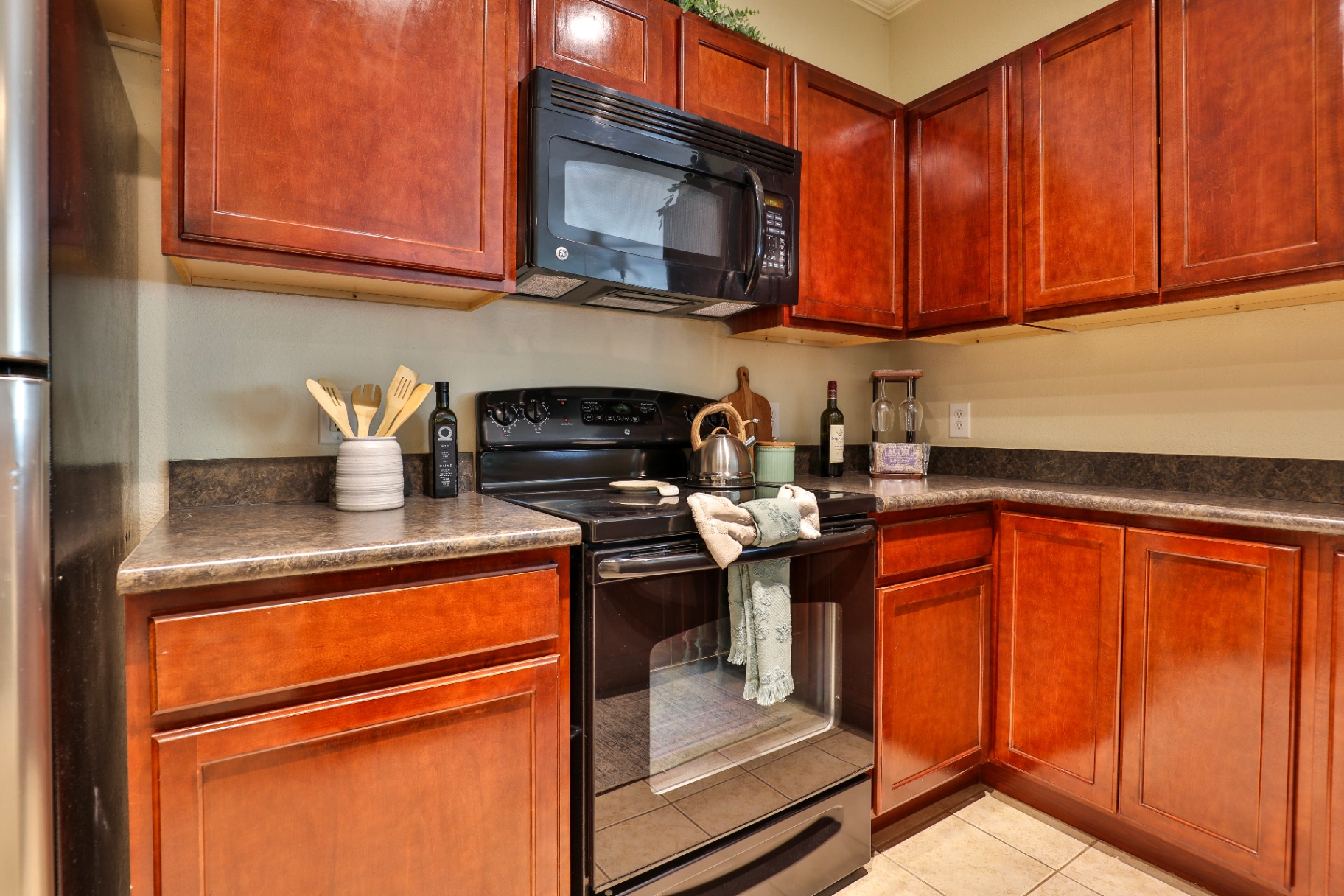 Open Kitchen & Breakfast Bar